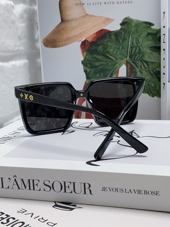 LV sunglasses Men's sunglasses   Women's sunglasses   good looking on the face super atmosphere show face small, small full print will not have the feeling of rustic thugs, men and women can take, very fashionable #LV su