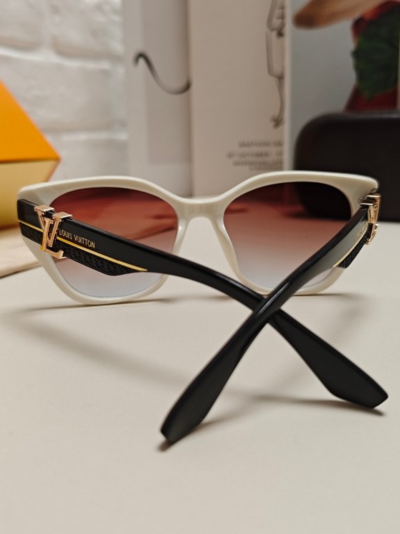 LV Louis Vuitton thick frame polygonal plate sunglasses female European and American wind UV protection sunglasses high goods show face small fashion trend female models