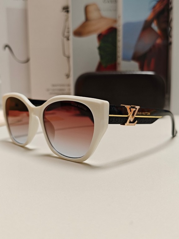 LV Louis Vuitton thick frame polygonal plate sunglasses female European and American wind UV protection sunglasses high goods show face small fashion trend female models