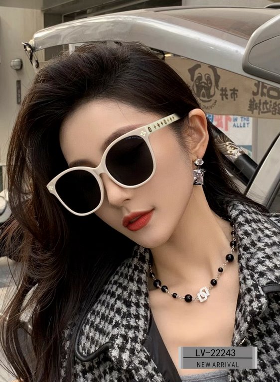 . [Louis Vuitton - LV . [Polaroid Resin Lenses . [PC frames are lightweight and comfortable to wear] . [size 65-13-145]. . [   new sunglasses to reduce the burden of glare, star models, blocking harmful light radiation, 