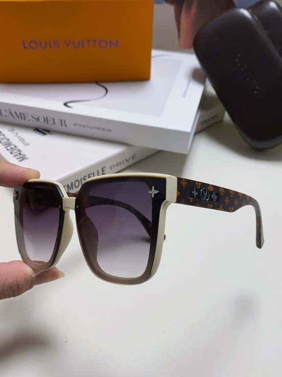 lv Louis Vuitton large frame sunglasses sunglasses classic box design, not pick face type, whether with a coat or a dress are very temperament polarized lenses to prevent ultraviolet rays