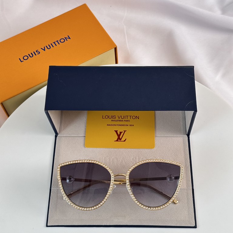 New Louis Vuitton LV Women's Eyewear PEARL CAT EYE Fashion Hundred Pearl Cat Eye Sunglasses Z1995U