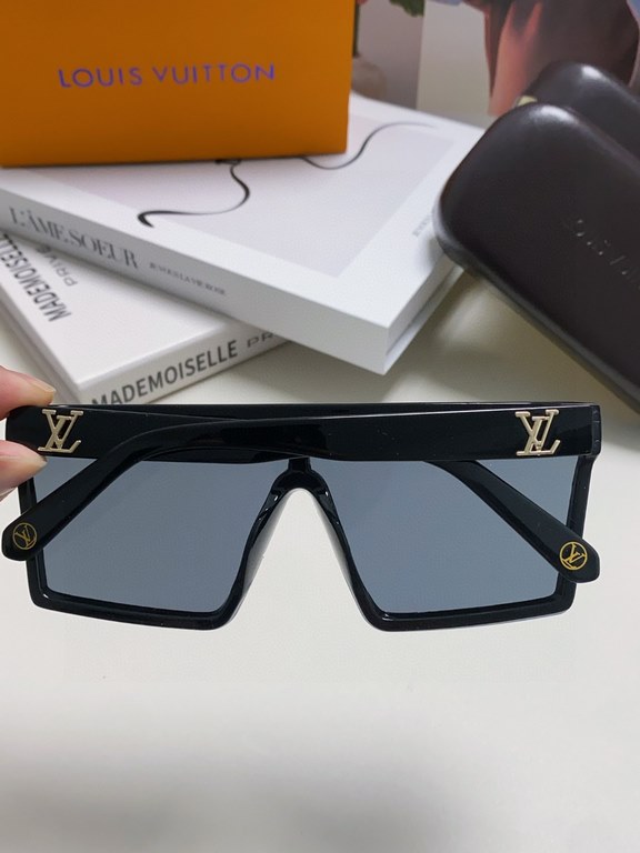 Yang Yang the same LV Louis Vuitton 2024 new sun shades, cool style, not necessarily attract men, but certainly attract a young lady!