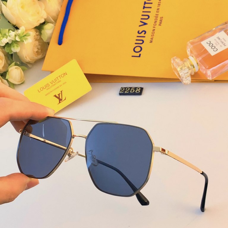 LV2024 new Korean version of a hundred retro sunglasses street shooting advanced sense ins sunscreen riding polarized sunglasses