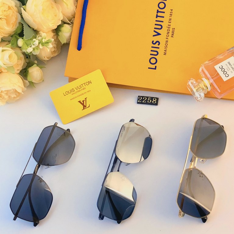 LV2024 new Korean version of a hundred retro sunglasses street shooting advanced sense ins sunscreen riding polarized sunglasses