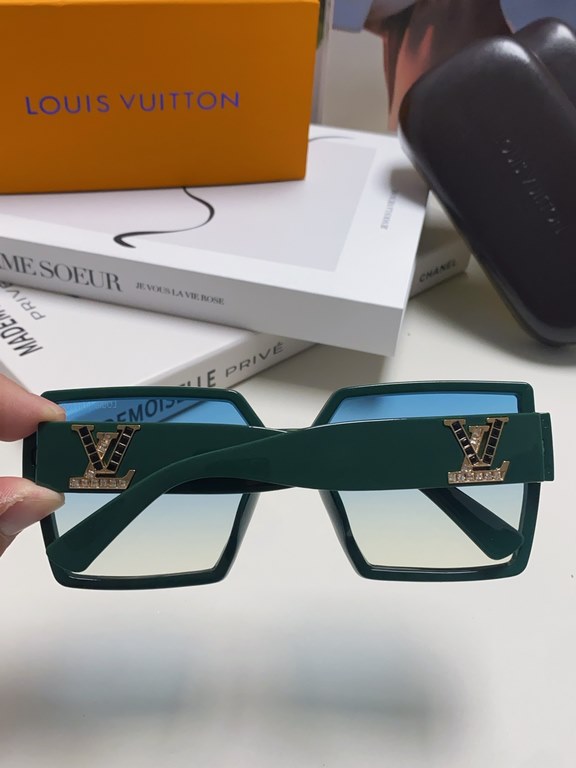 Lv Louis Vuitton 2024 latest fashion sunglasses ladies square thin retro net red sunscreen new senior sense of star street shooting sunglasses personalized with diamond Logo