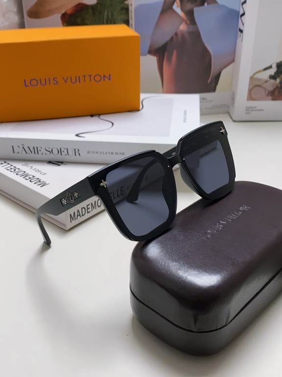 lv Louis Vuitton large frame sunglasses sunglasses classic box design, not pick face type, whether with a coat or a dress are very temperament polarized lenses to prevent ultraviolet rays