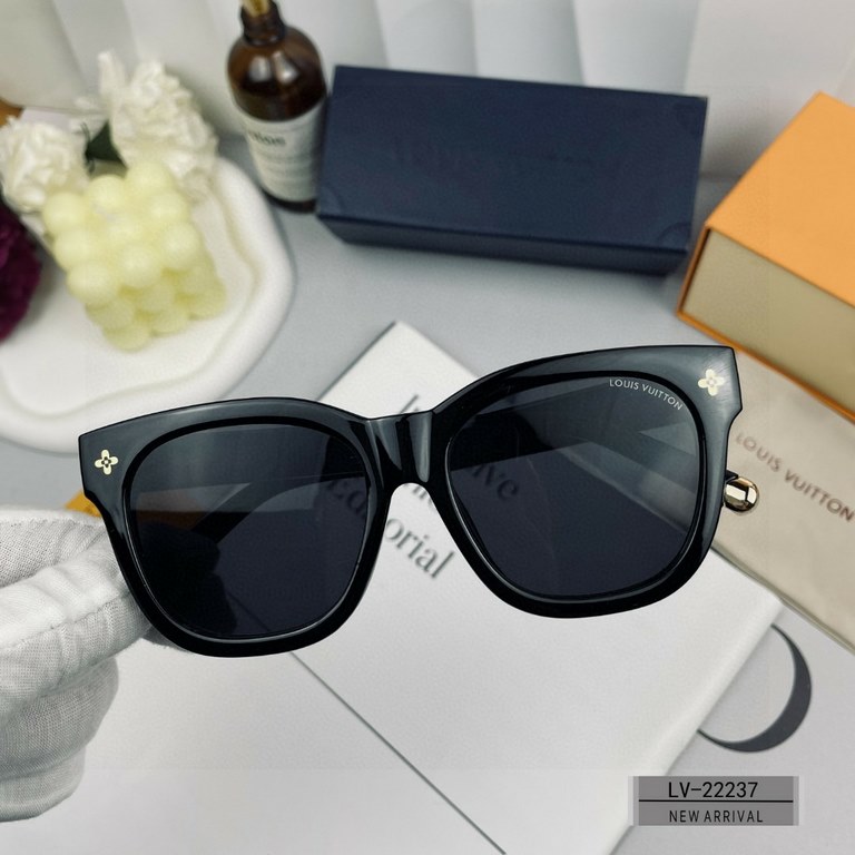 . [Louis Vuitton - LV . [Polaroid Resin Lenses . [PC frames are lightweight and comfortable to wear] . [size 65-13-145]. . [   new sunglasses to reduce the burden of glare, star models, blocking harmful light radiation, 