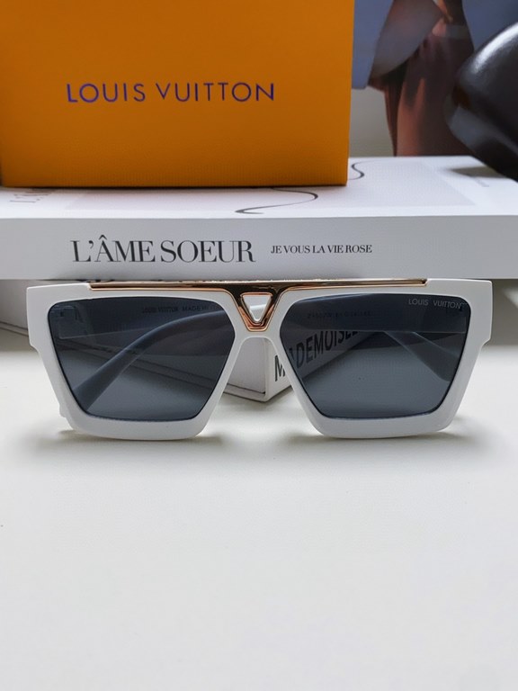 Lv Men's SunglassesLv this series of sunglasses are very good to see the hand in kind especially texture low-key luxury feeling ~ small to 20 little puppy big to 50-year-old uncle can handle!