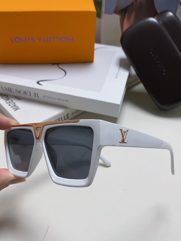 Lv Men's SunglassesLv this series of sunglasses are very good to see the hand in kind especially texture low-key luxury feeling ~ small to 20 little puppy big to 50-year-old uncle can handle!