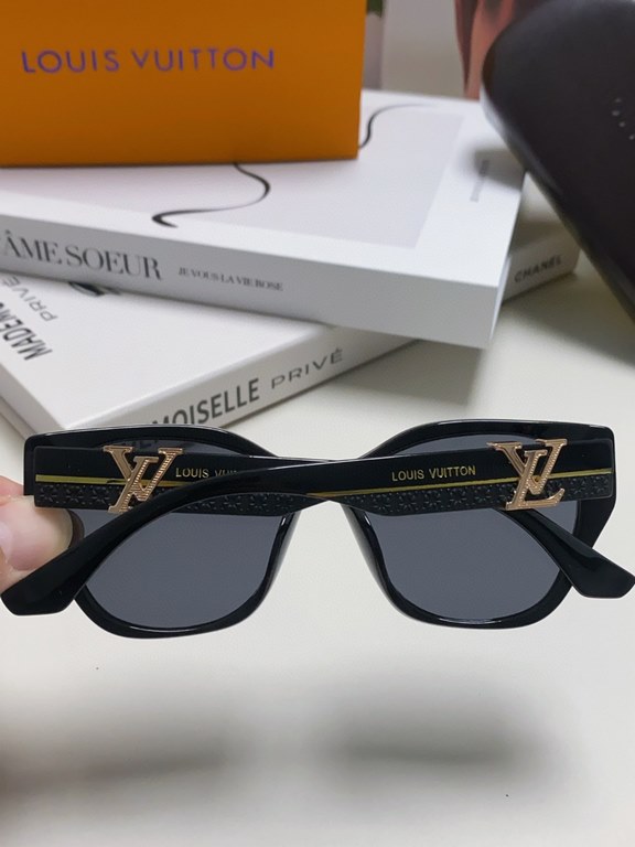 LV Louis Vuitton thick frame polygonal plate sunglasses female European and American wind UV protection sunglasses high goods show face small fashion trend female models