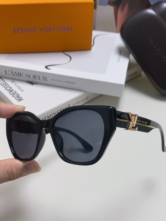 LV Louis Vuitton thick frame polygonal plate sunglasses female European and American wind UV protection sunglasses high goods show face small fashion trend female models