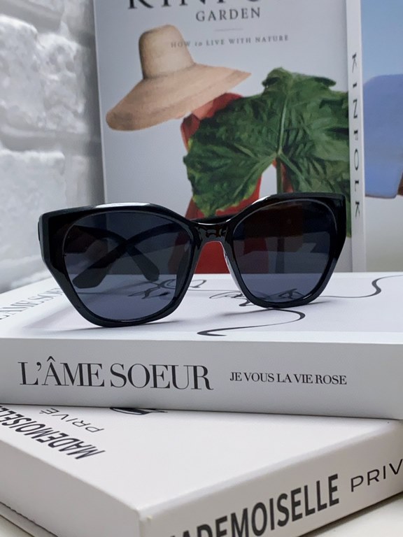 LV Louis Vuitton thick frame polygonal plate sunglasses female European and American wind UV protection sunglasses high goods show face small fashion trend female models