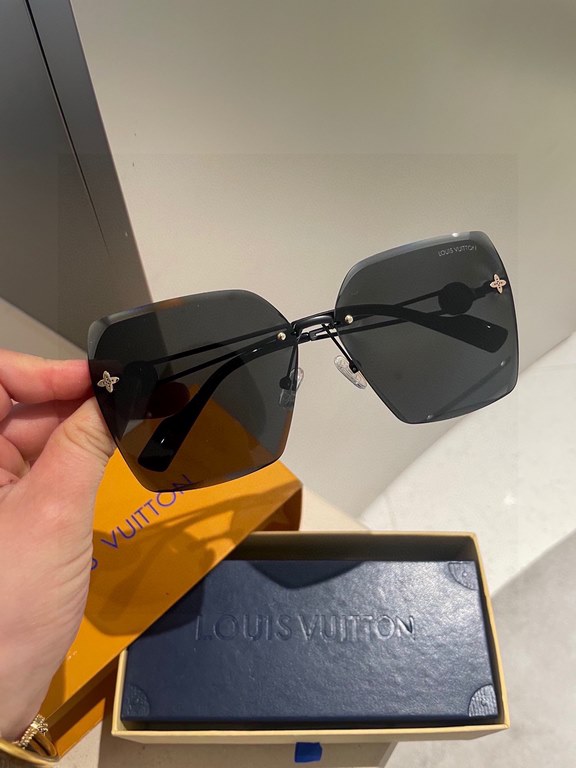 Plv [TR Polarized Series].2024 New Polarized Sunglasses Style Multi .Classic square frame design, not picking face shape, whether with a coat or a dress are very temperament.Polarized Sunglasses for UV Prevention with 61