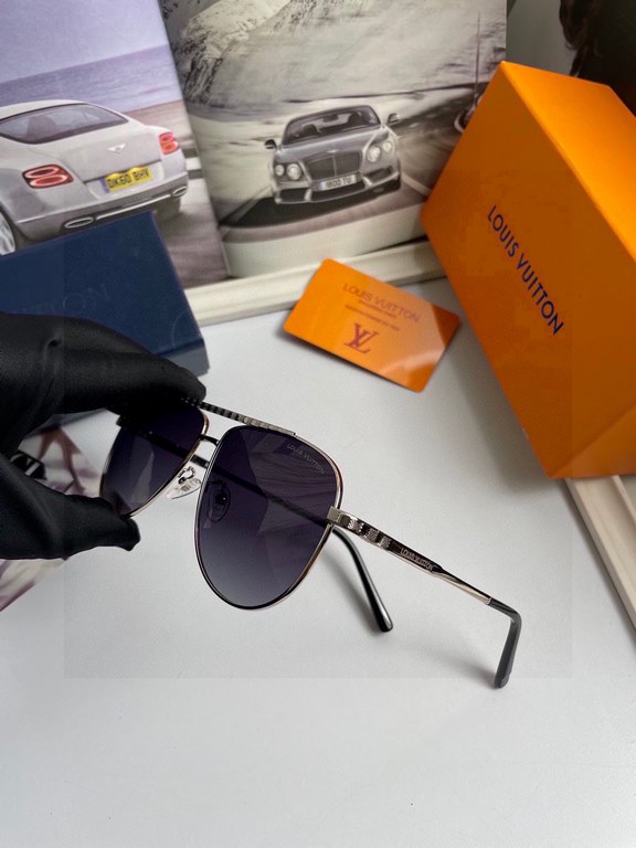 . New   Brand Louis Vuitton LV Original single quality men and women with the same polarized sunglasses   Material high-definition Polaroid polarized lenses, imported alloy printed logo mirror legs. Small frame exquisite