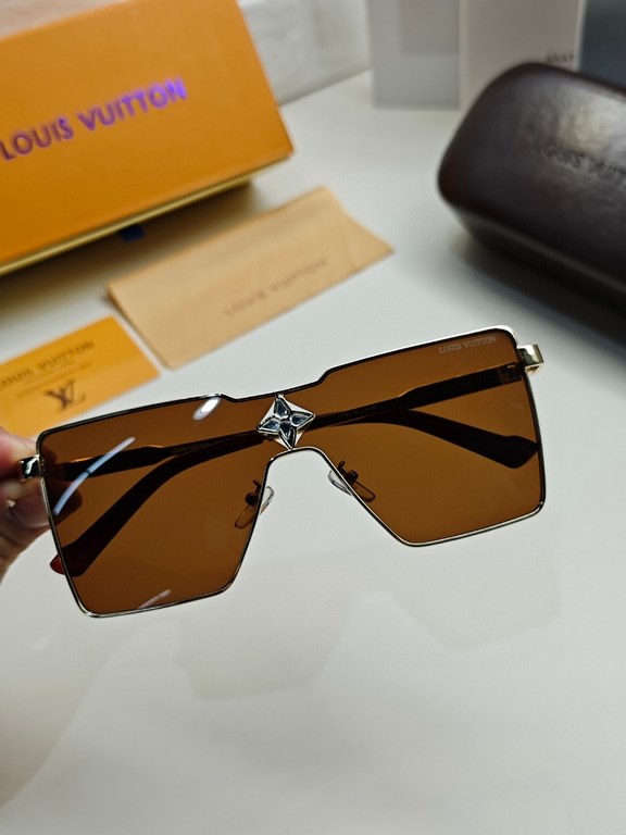 LV Louis Vuitton This year's latest fashion runway models Model Z1700U three-dimensional metal square paragraph one-piece design logo elegantly embellished pile head and lens embellished with diamonds  , can be painted f