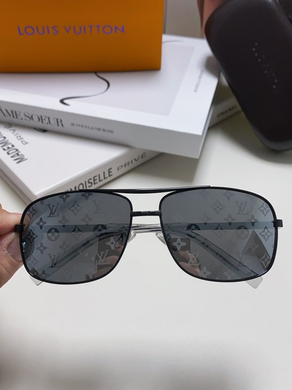 LV Louis Vuitton Sunglasses can be matched with near with myopia metal sunglasses men's fashion retro sunshade square frame glasses double beam sunglasses female models