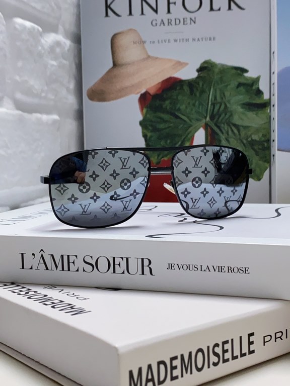 LV Louis Vuitton Sunglasses can be matched with near with myopia metal sunglasses men's fashion retro sunshade square frame glasses double beam sunglasses female models