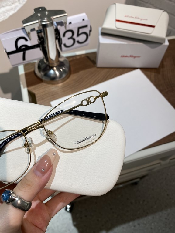 Salvatore ferragam Ferragam SF2214 polygonal frame myopia glasses  Plain glasses High quality Not picky face Know the goods to come Size 55-16-145 Women's Eyeglasses