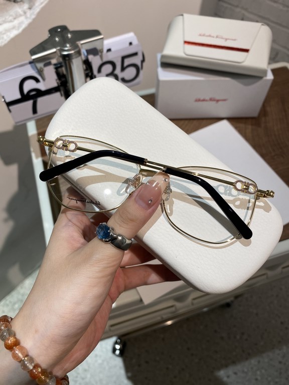 Salvatore ferragam Ferragam SF2214 polygonal frame myopia glasses  Plain glasses High quality Not picky face Know the goods to come Size 55-16-145 Women's Eyeglasses