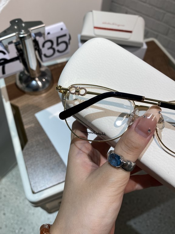 Salvatore ferragam Ferragam SF2214 polygonal frame myopia glasses  Plain glasses High quality Not picky face Know the goods to come Size 55-16-145 Women's Eyeglasses