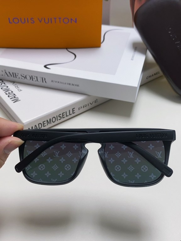 LV Louis Vuitton Alphabet Collection L.V Internet Explosion In stock in large quantities. In stock. In stock LOUIS VUITTO Original LV cut edge rimless shape Gorgeous turn with infinite taste Patterned design Classic uniq