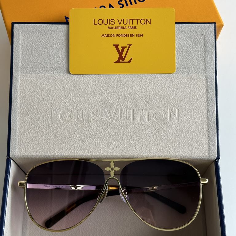 LOUIS VUITTO Louis Vuitton MODEL Z1869U