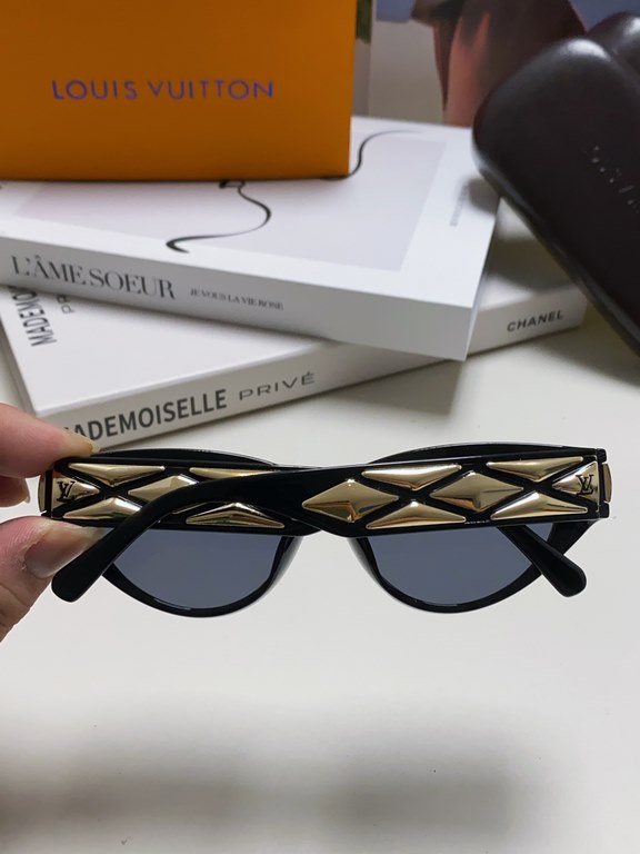 LV Louis Vuitton new cat-eye sunglasses   high-grade electroplated temples, men's and women's sun shades