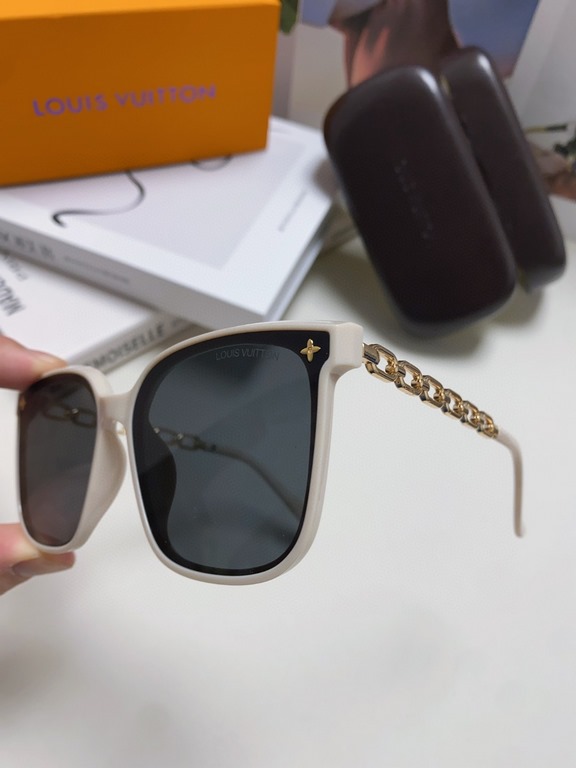 LV Louis Vuitton 2024 early spring new models Many stars with the same models.LV new large frame sunglasses Polaroid ultra-clear sunglasses