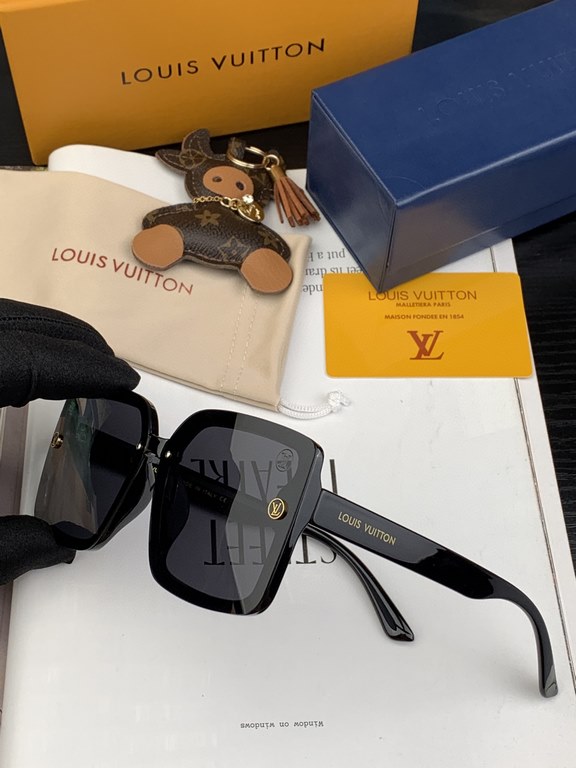 [TR Polarized Series] lv large frame sunglasses sunglasses classic box design, not pick face type, whether with a coat or dress are very temperamentally polarized lenses to prevent ultraviolet Model L8001