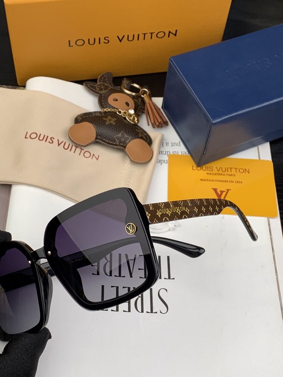 [TR Polarized Series] lv large frame sunglasses sunglasses classic box design, not pick face type, whether with a coat or dress are very temperamentally polarized lenses to prevent ultraviolet Model L8001