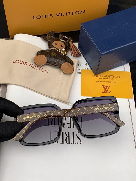 [TR Polarized Series] lv large frame sunglasses sunglasses classic box design, not pick face type, whether with a coat or dress are very temperamentally polarized lenses to prevent ultraviolet Model L8001