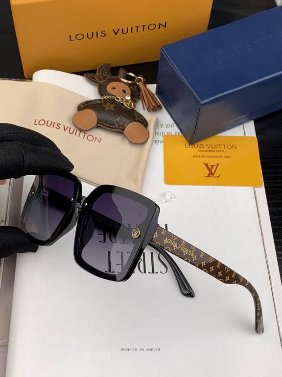 [TR Polarized Series] lv large frame sunglasses sunglasses classic box design, not pick face type, whether with a coat or dress are very temperamentally polarized lenses to prevent ultraviolet Model L8001