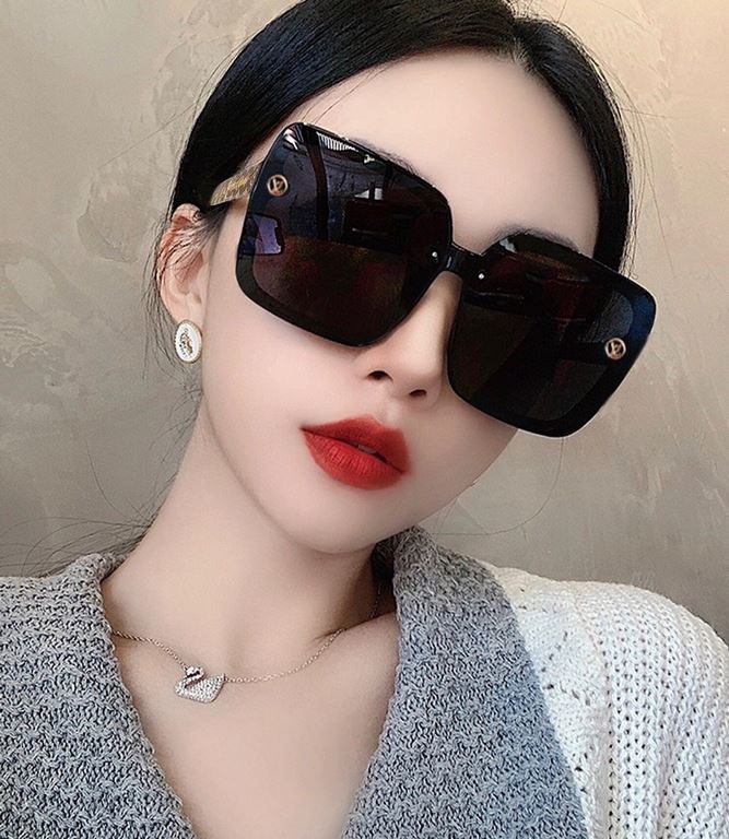 [TR Polarized Series] lv large frame sunglasses sunglasses classic box design, not pick face type, whether with a coat or dress are very temperamentally polarized lenses to prevent ultraviolet Model L8001