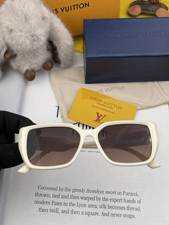 lv large frame sunglasses sunglasses classic box design, not pick face type, whether with a coat or dress are very temperament prevention UV Model Model L6221