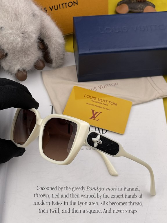 lv large frame sunglasses sunglasses classic box design, not pick face type, whether with a coat or dress are very temperament prevention UV Model Model L6221