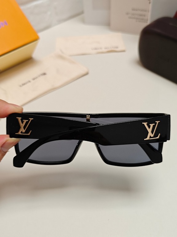 LV Louis Vuitton 2024 Europe and the United States men and women face cover thin new tide anti-ultraviolet all-in-one wind sunglasses sunglasses net red plate sunglasses super strong goggles