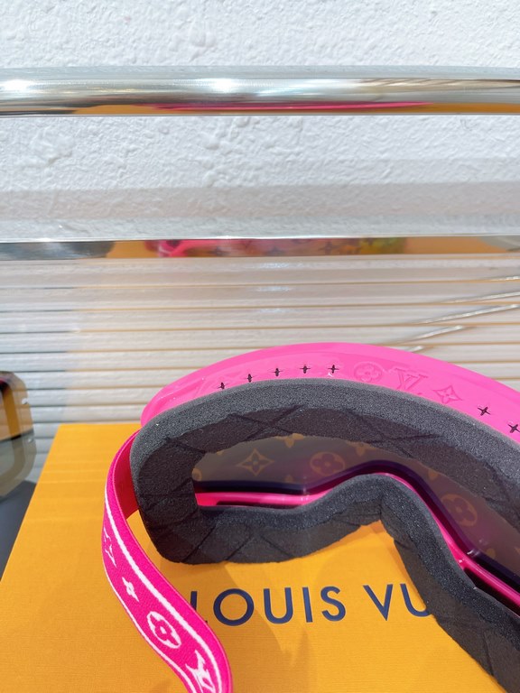 Lv Ski Goggles   Available today ~~~!