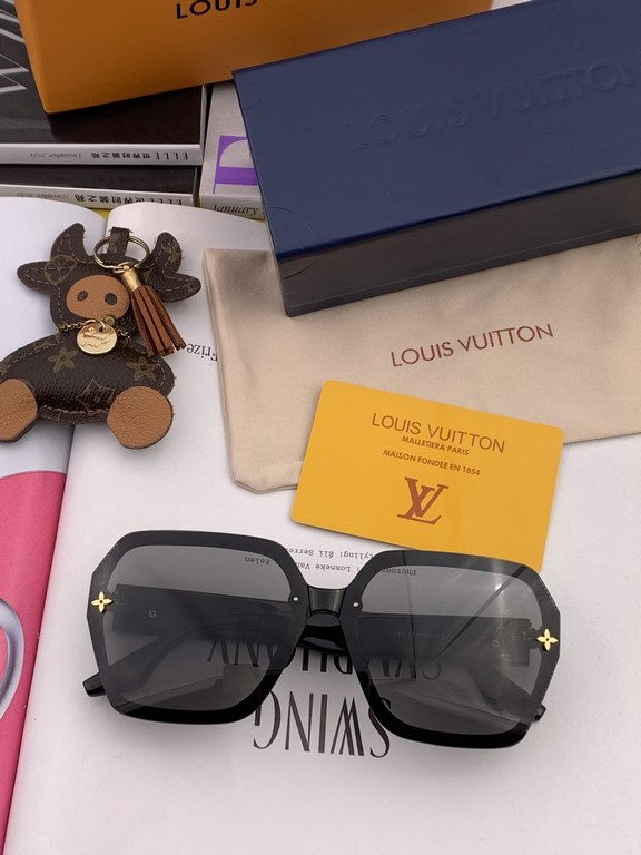 lv large frame sunglasses sunglasses classic square box design, do not pick face type, whether with a coat or dress are very temperament prevention UV Model Model L1147