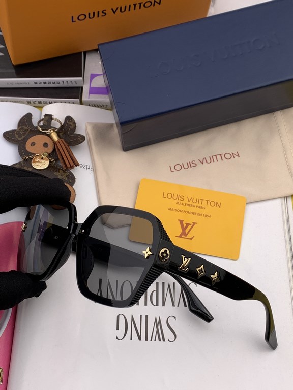 lv large frame sunglasses sunglasses classic square box design, do not pick face type, whether with a coat or dress are very temperament prevention UV Model Model L1147