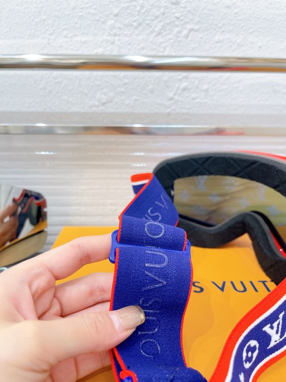 Lv ski goggles   new color