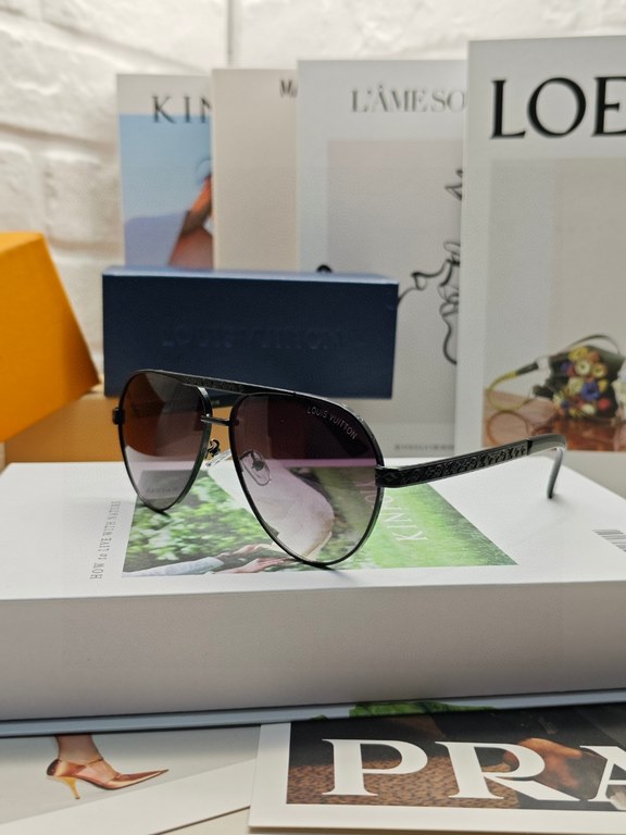 2024 new LOUIS VUITTON-Louis home New LV toad frame sunglasses Each payment is a boutique   fashionista decorative sunglasses High quality Not picky about the face     comfortable to wear Trendy and versatile    5 color