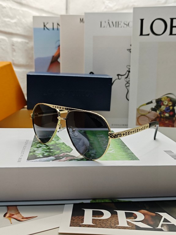 2024 new LOUIS VUITTON-Louis home New LV toad frame sunglasses Each payment is a boutique   fashionista decorative sunglasses High quality Not picky about the face     comfortable to wear Trendy and versatile    5 color