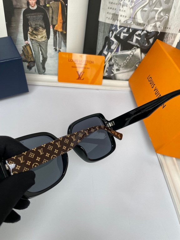 . NewBrand,  Louis Vuitton LV Women's Rimless Ladies Sunglasses   Imported Polaroid HD polarized lenses, TRlogo temples, high-end customized design, wear a super model, a must-have for travel and driving. No. 7001.