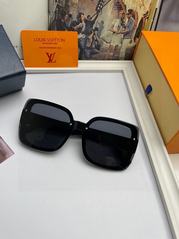 . NewBrand,  Louis Vuitton LV Women's Rimless Ladies Sunglasses   Imported Polaroid HD polarized lenses, TRlogo temples, high-end customized design, wear a super model, a must-have for travel and driving. No. 7001.