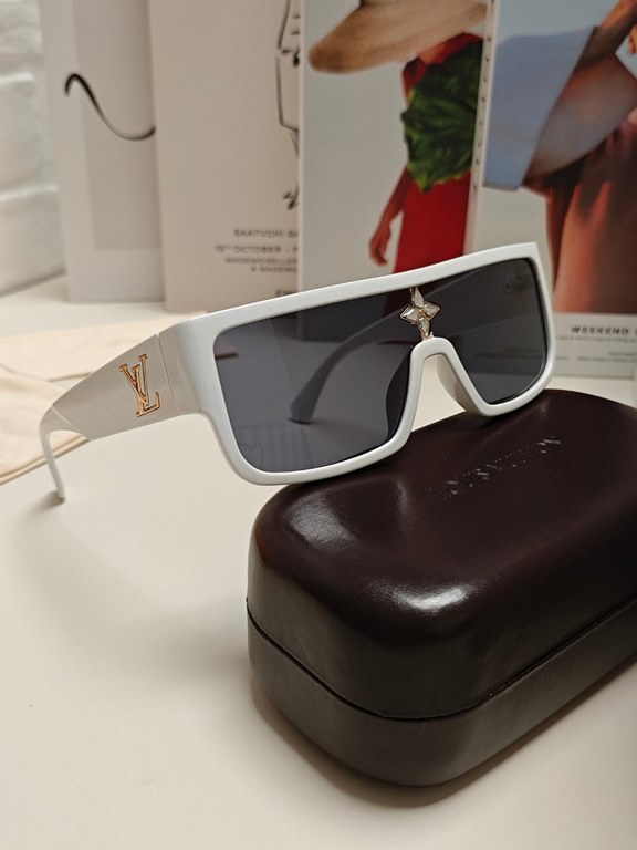 LV Louis Vuitton 2024 Europe and the United States men and women face cover thin new tide anti-ultraviolet all-in-one wind sunglasses sunglasses net red plate sunglasses super strong goggles