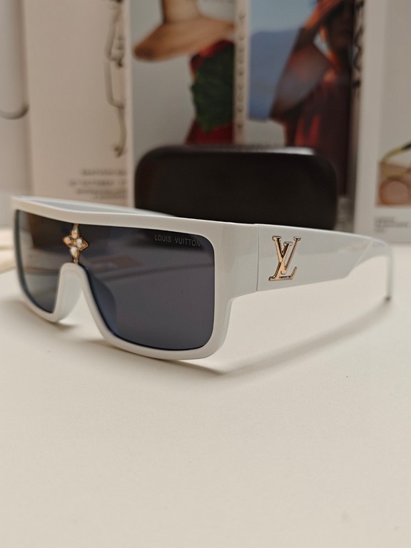 LV Louis Vuitton 2024 Europe and the United States men and women face cover thin new tide anti-ultraviolet all-in-one wind sunglasses sunglasses net red plate sunglasses super strong goggles