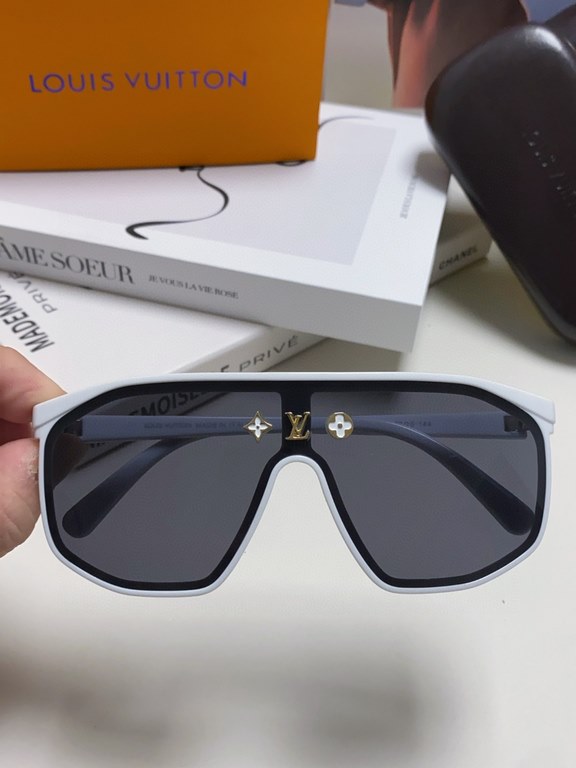 Lv Louis Vuitton 24 new net red women's sunglasses men and women fashion Europe and the United States anti-ultraviolet sunglasses