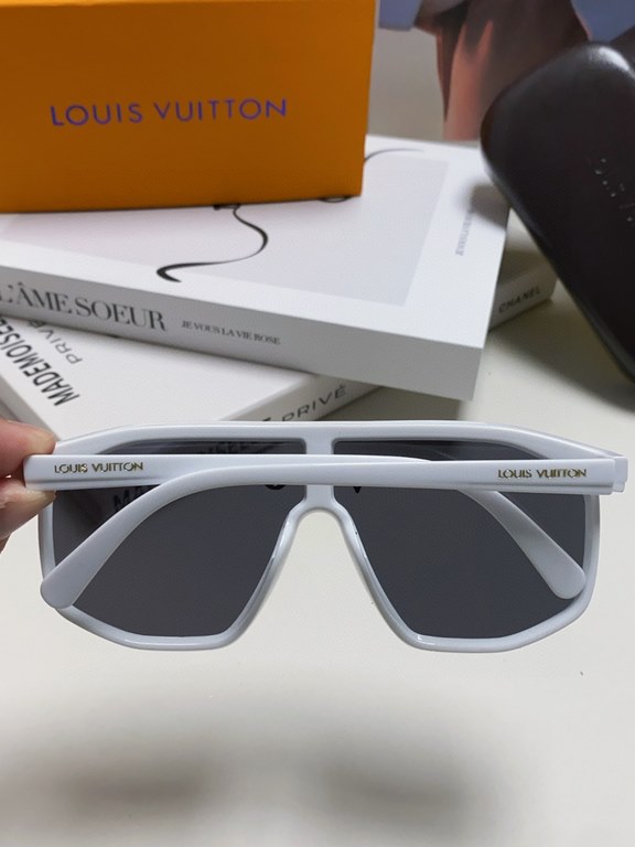 Lv Louis Vuitton 24 new net red women's sunglasses men and women fashion Europe and the United States anti-ultraviolet sunglasses