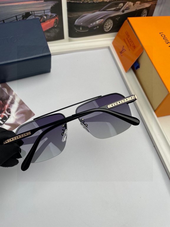 . New   Brand Louis Vuitton LV Original single quality men and women with the same polarized sunglasses   Material high-definition Polaroid polarized lenses, imported alloy printed logo mirror legs. Small frame exquisite